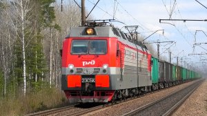 2ЭС5К-476 «Ермак» с грузовым поездом следует через о.п. Васёвка