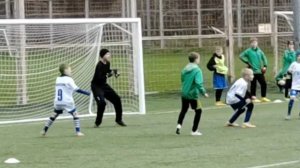 Удар ножницы в игре.. ⚽ 
Костя устоял и поймал мяч. 👏👏👏
Ханин. С. Н
Макаров. В. В.