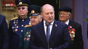 Мини-парады под окнами героев