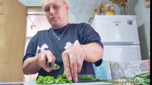 ЖИЗНЬ ПО КОЛХОЗНОМУ,ПОСТОЯННО ХОЧЕТСЯ ПРИБИТЬ КОГО-ТО🤪,ВЕДРО ОКРОШКИ НА 3 ДНЯ