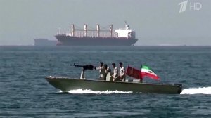 Две иранские ракеты попали в американский фрегат в Ормузском проливе.