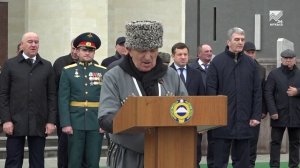 Глава КЧР Рашид Темрезов возложил цветы к Мемориалу жертвам депортации карачаевского народа