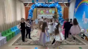 Вход на выпускной в детском саду.mp4