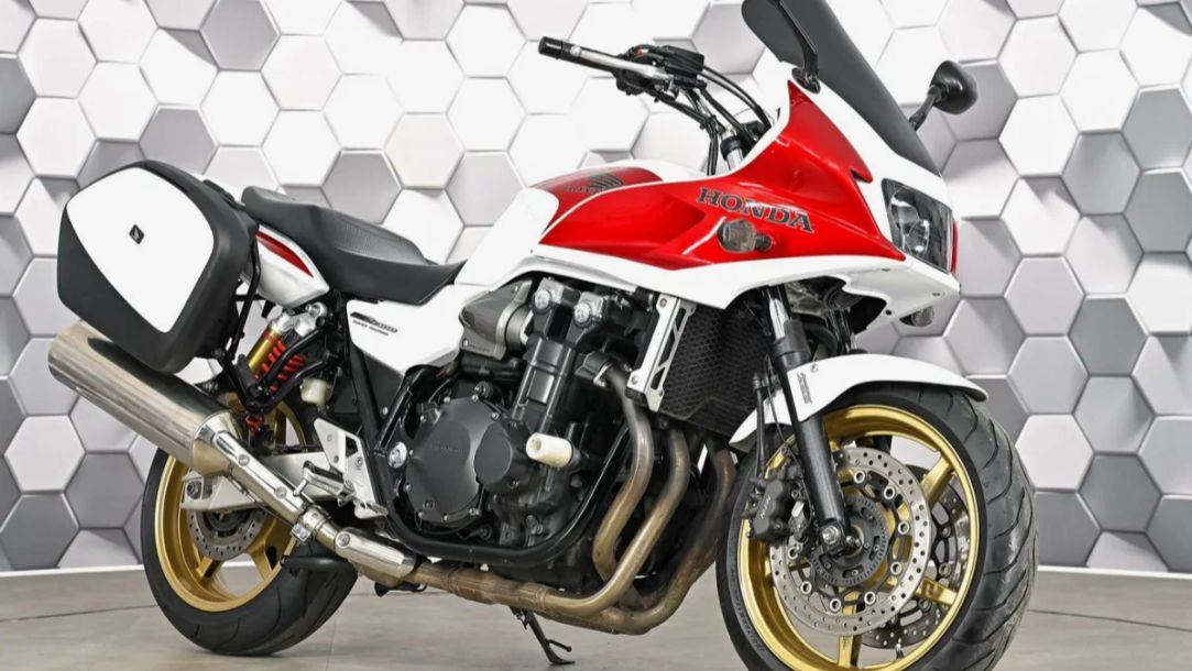Полная реконструкция Honda CB1300 за 18 минут..