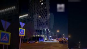 🤬🛩️🇺🇦Всушный беспилотник, предварительно, врезался в многоэтажку на Мосфильмовской в Москве…🔽