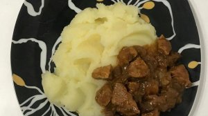 Свинина в медово-горчичном соусе с картофельным пюре