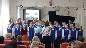 Хор «Созвучие» Детская школа искусств № 8 г. Донецка, ДНР, Муз. и сл. Е. Будкиной «Земля кружится»