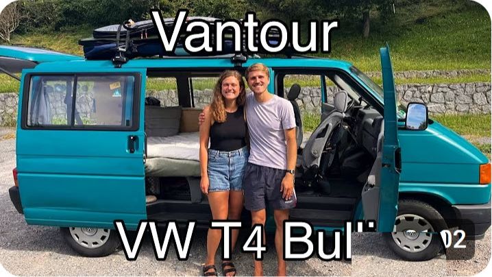 На автобусе VW T4 в Марокко я и Имке и Юстус проводим экскурсию по номеру на автобусе Campervan