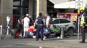В Лейпциге два человека погибли при наезде автомобиля в толпу людей.