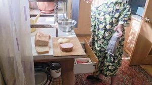 03.04 обзор участка.суп с фрикадельками и клёцками. и горячие бутЭрброды,