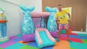 Настя придумывает игры с друзьями