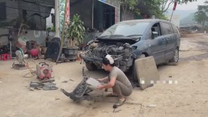 Вьетнамская девушка - автомеханик
