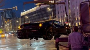Кадры разбитого авто рэпера Navai после ДТП на Зубовском бульваре в Москве