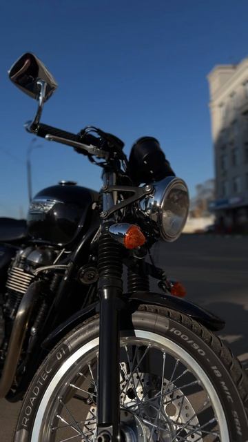 Triumph Thruxton 900