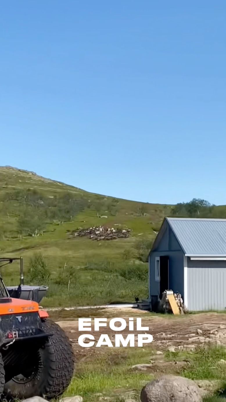 Тур на квадроциклах северные олени в тундре на Кольском