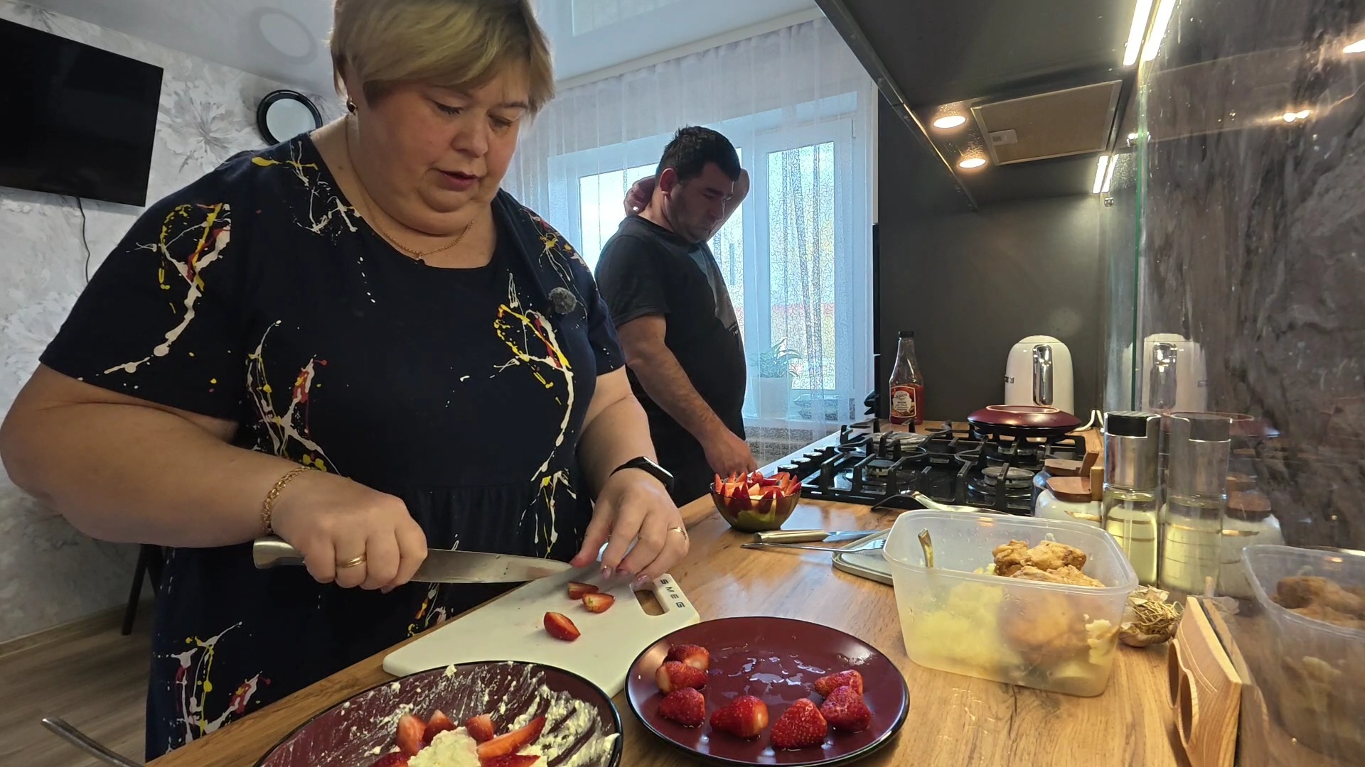 Готовим вкусный завтрак. Купили стройматериалы для беседки.