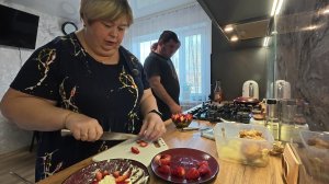 Готовим вкусный  завтрак. Купили стройматериалы для беседки.