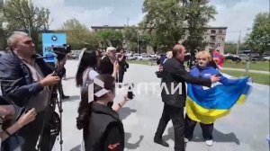 В Ереване армяне прогнали со своего митинга надоедливых хохлов.