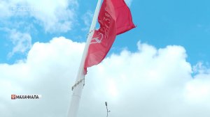 В Махачкале развернули Знамя Победы