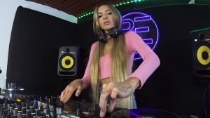 Xenia Dia (Diamond) - Live @ Buenos Aires studio Techno DJ Mix