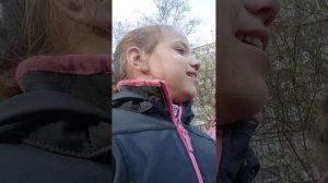 я и Галя гуляем в парке