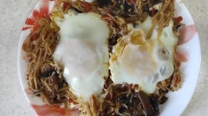 Ароматная глазунья с грибами