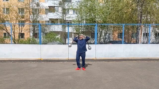 Упражнения с двуручными булавами весом 1.1 кг (2)