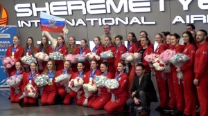 «Калинка» и слезы счастья: российские синхронистки вернулись в Москву с Кубка мира в Китае
