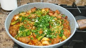 Молодая капуста с индейкой - вкусный и быстрый ужин.