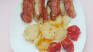 Сытная треска в беконе с картофелем