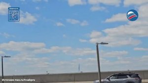 Пассажирский самолет столкнулся с грузовиком на полосе в США и попал на видео