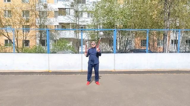 Упражнения с двуручными булавами весом 1.1 кг (9)