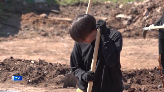Что делал экскаватор на территории монастырского кладбища в Уфе - репортаж "Вестей"