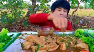 #МУКБАНГ🥓 Свиная грудинка с карри, острым соусом и свежими овощами! 🥬ЕДА НА КАМЕРУ ОБЖОР ОБЕД