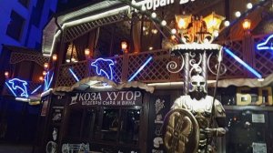 Вечерняя прогулка по одной из центральных улиц города-курорта Анапа