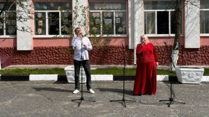Первомайский тематический концерт «Звени, играй, цветущий май!»