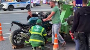 Кадры с места ДТП, в котором погибла фотограф и актриса Ксения Добромилова.