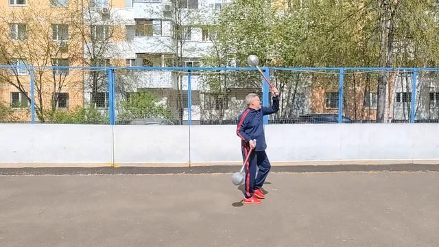 Упражнения с двуручными булавами весом 1.1 кг (6)