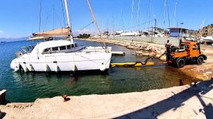 Спуск катамарана (Launching the catamaran)