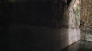 Я набираю воду в святой Вифезде - месте библейских исцелений