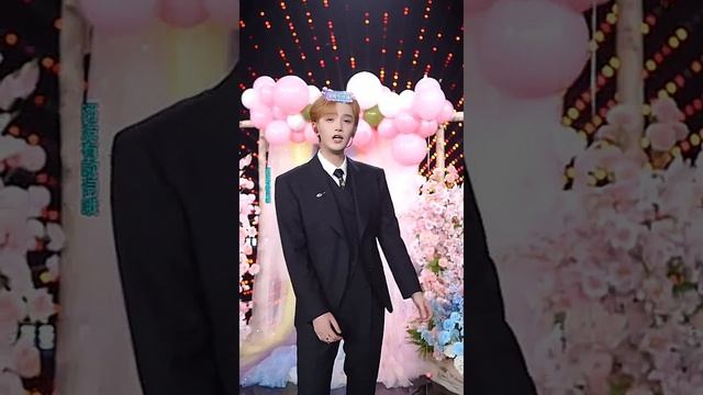 Fengfeng dancing Танцы Фэнфэн 峰峰疯了