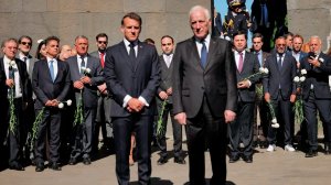 Макрон почтил память жертв Геноцида армян в Цицернакаберде