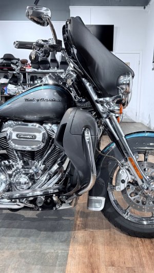 2015 CVO Electra Glide Limited 110 Carbon Charcoal 33K (VIN *5HD*3213)