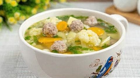 Суп из цветной капусты с фрикадельками для семейного обеда 👪🍲🥦