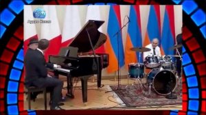 А Зеля где был:  В Ереване Макрон пел, Пашинян «барабанил»