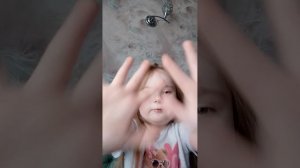 люди поверьте симбочка не умер это старший умер нет конечно Фаны симбочки простите но это правда эмм