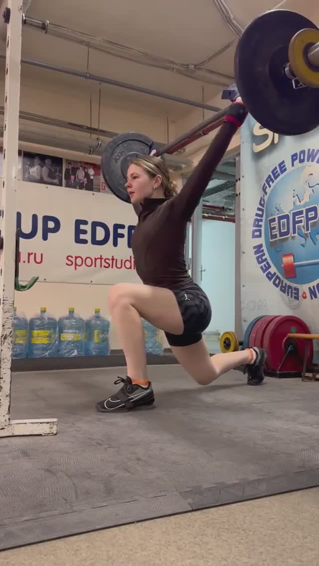 Рывок в ножницы - С. Кирюхина. Спортстудия Г. Зобача