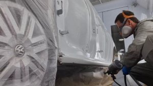Полная покраска Volkswagen Polo. Крыша черная, все остальное белое. Красим все за один раз