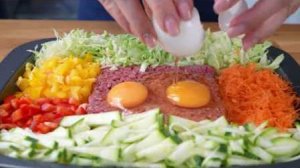 Запеканка с фаршем, капустой и цукини за 20 минут 🥬🍖