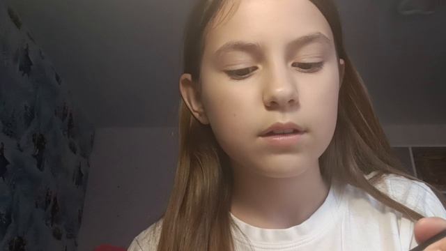 всем привет это моё первое видео и в этом видео будет моя косметика в 10 лет ну и грвм